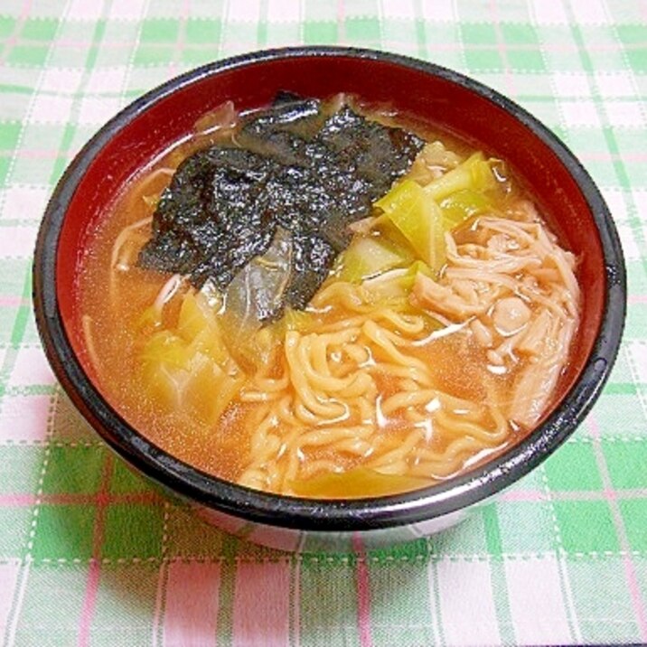 新キャベツとエノキのインスタントラーメン